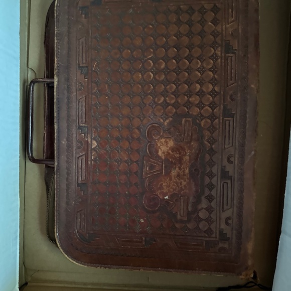 Hand tooled case. Perfect briefcase or computer case. Stunning vintage zip case - Picture 2 of 7